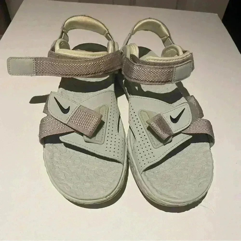 Nike ACG Air Deschutz Cream